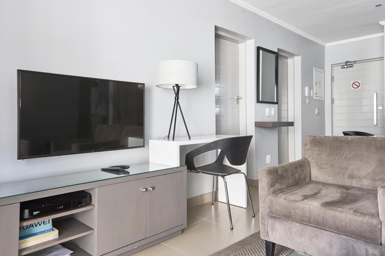 The Residency Hurlingham Johannesburg Esterno foto